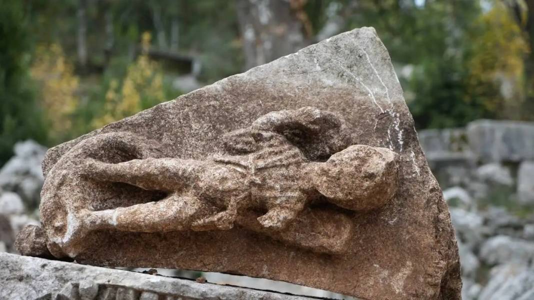 Termessos'ta 2000 Yıllık Kabartma Gün Yüzüne Çıkarıldı! 7